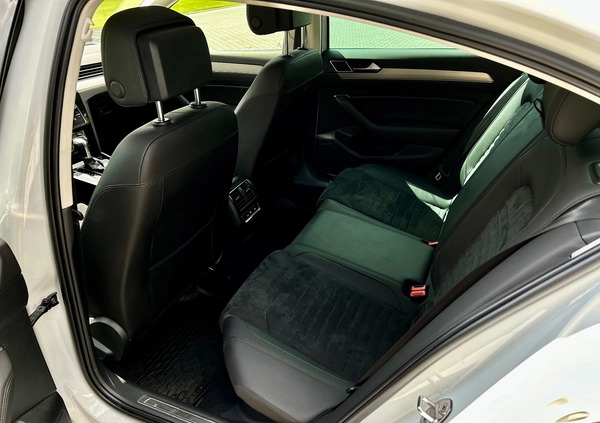 Volkswagen Passat cena 115000 przebieg: 195717, rok produkcji 2019 z Pszczyna małe 562